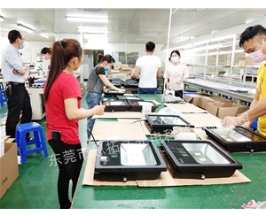 100W 150W flood light processing and assembly